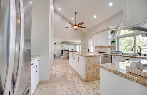 Grant County Haus | Private Hot Tub: Home Near Moses Lake Access