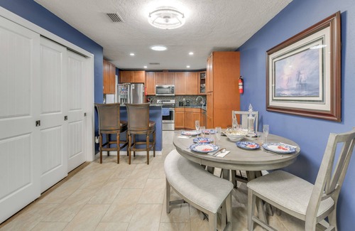 Bradenton Haus | Private Hot Tub, Pool & Yard: Modern Bradenton Gem