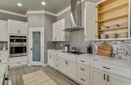 Hurricane Haus | Private Hot Tub Sand Hollow & Pet Friendly