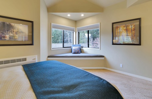 Century West Hotel | Private Suite im Hotelstil in Bend mit Zugang zum Fitnesscenter.