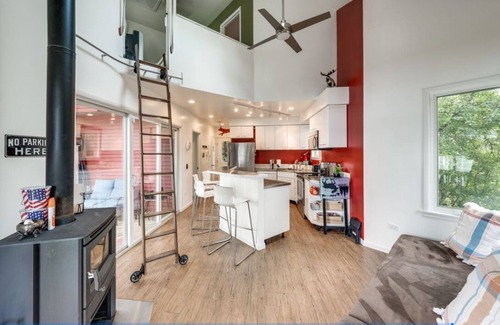 Fox Lake Kabine | Private Island. Charming 3-bed on. Boat included. WiFi, AC in tranquil Fox Lake