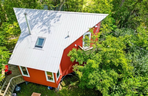 Fox Lake Kabine | Private Island. Charming 3-bed on. Boat included. WiFi, AC in tranquil Fox Lake