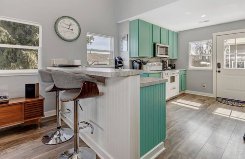 Nashport Hütte | Private lake front cottage with Boat dock