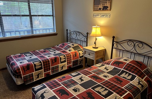 Jones Mills Kabine | Private Lake Lodge, Gated Retreat, Sleeps 12, Near Hot Springs