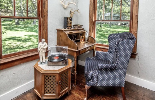 Osage Beach Kabine | Private Lakefront Cabin in State Park w/ Dock