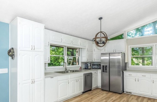 Monticello Haus | Private Lakefront Escape