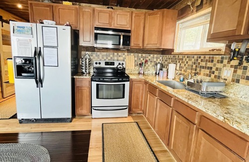 Arkdale Kabine | Private Lake in der Nähe von Castle Rock, WI Dells, ATV, Fisch, Golf, Wandern, Schwimmen, Haustiere