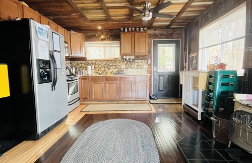 Arkdale Kabine | Private Lake in der Nähe von Castle Rock, WI Dells, ATV, Fisch, Golf, Wandern, Schwimmen, Haustiere