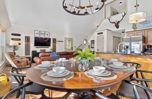 Eatonton Haus | Private Lakefront Spread: BigH2O, Smokehouse, Spa, Firepits, Fence, Pets