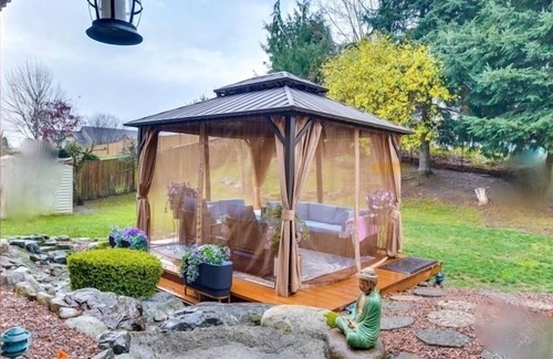 Graham Haus | Private Lower Level 1 Bed. HotTub,Sauna,Gym