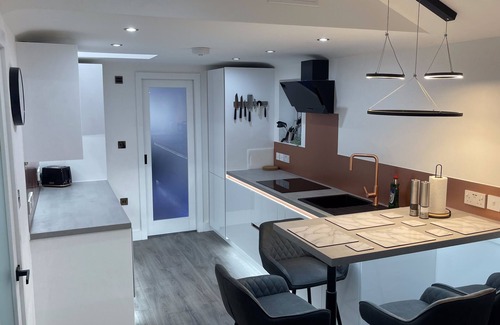 Hamworthy Haus | Private Luxury By The Sea