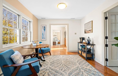 West Mystic Haus | Private Luxury Retreat <1 Mile to Downtown - Near Seaport & Aquarium - 5000sqft