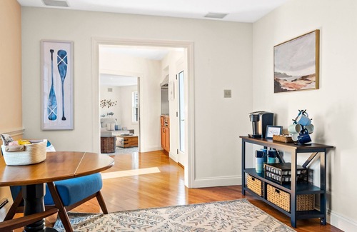 West Mystic Haus | Private Luxury Retreat <1 Mile to Downtown - Near Seaport & Aquarium - 5000sqft