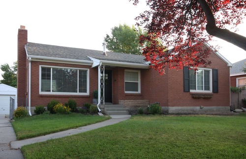 Bountiful Haus | Private Main Floor 2BR By Mountains, Salt Lake City, Airport, Lagoon, & Fun!