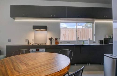 Albuquerque Haus | Private modern hideaway in downtown Albuquerque.