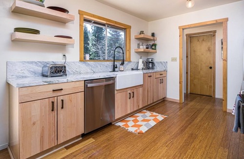 Fern Valley Haus | Private Mountain Retreat with Scenic Views