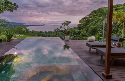 Dominical Villa | Gitterhaus - Ein Stück Bali in Costa Rica in einem privaten Naturschutzgebiet