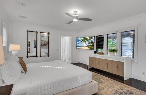Harbor Beach Haus | Private neighborhood Heated Pool Lush Surroundings Harbor Key RESlDENCES