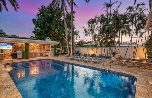 Harbor Beach Haus | Private neighborhood Heated Pool Lush Surroundings Harbor Key RESlDENCES