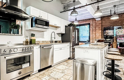 Idaho Falls Wohnung | Private North Penthouse w/Arcade Games,Tanning&Redlight Beds