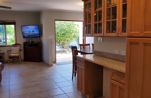 Noord Haus | Privates 3BR Haus, ruhige Sackgasse, Pool, alle Annehmlichkeiten, 3 min zum Strand!