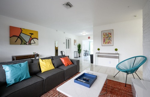 West Hollywood Haus | Private Oasis in Hollywood 3 bedrooms with Pool