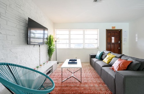 West Hollywood Haus | Private Oasis in Hollywood 3 bedrooms with Pool