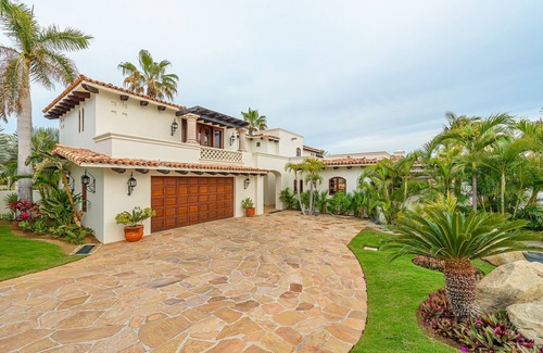 Buzzards Haus | Private ocean view 4bd villa. Pet friendly. Steps to the Pristine Beach.