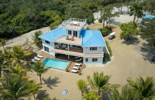 Placencia Wohnung | Private Oceanfront 4-Bed Villa w/Pool on Huge Lot