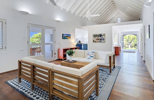 Sabadeco Haus | Private Oceanfront Sanctuary- serene house on large garden lot, 10 mins to town