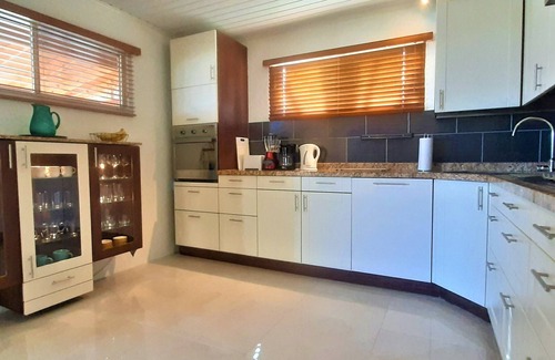 Piedra Plat Villa | Private Paradise: tropical garden, pool & jacuzzi