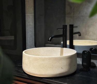 East Allegheny Wohnung | Private Parking KING BED City Charm