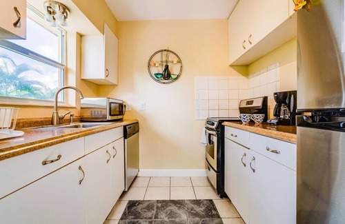 Lake Ridge Wohnung | # 1: Sunny & Quiet 1BR mit eigenem Patio. Küche zum Kochen ausgestattet.