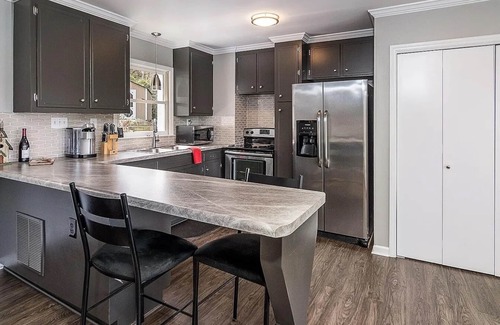 Claremont Haus | Private, pet friendly lakefront house on Lake Lookout Shoals.