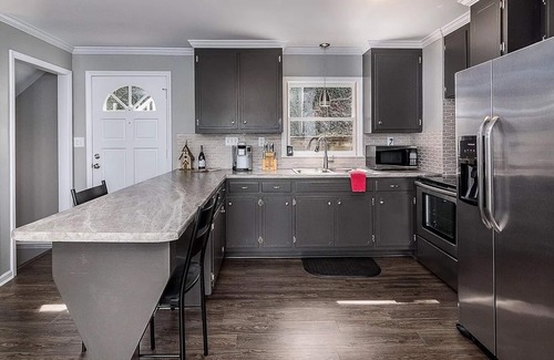 Claremont Haus | Private, pet friendly lakefront house on Lake Lookout Shoals.