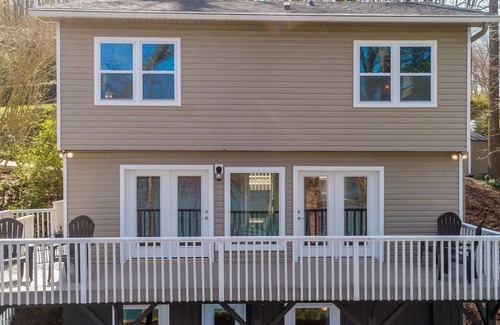 Claremont Haus | Private, pet friendly lakefront house on Lake Lookout Shoals.