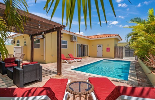 Washington Haus | Private Pool! BBQ! 5 MIN TO BEACH!