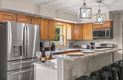 Sun Prairie Haus | Private Pool - HOT TUB - Sauna - Game Room - Pets