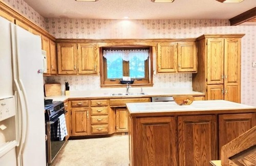 Springfield Haus | Private Pool @ Majestic Oaks, Large House, Air Hockey, Cornhole, Firepit, KingBd