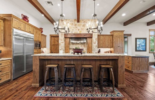 Bergheim Haus | Private Ranch -Pool,Ping Pong,Yoga,Weddings,Games