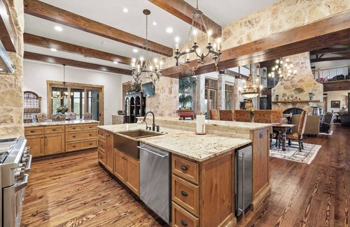 Bergheim Haus | Private Ranch -Pool,Ping Pong,Yoga,Weddings,Games