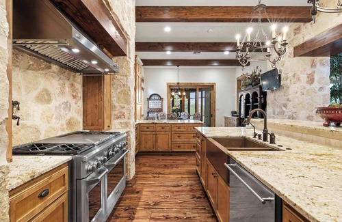 Bergheim Haus | Private Ranch -Pool,Ping Pong,Yoga,Weddings,Games