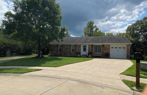 Highland Heights Haus | Private Ranch That Backs Up to Woods Near Downtown