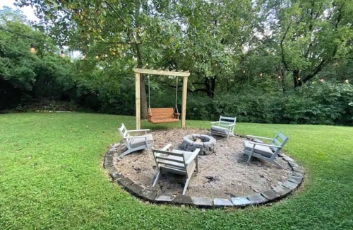 Highland Heights Haus | Private Ranch That Backs Up to Woods Near Downtown