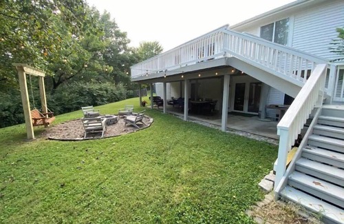 Highland Heights Haus | Private Ranch That Backs Up to Woods Near Downtown