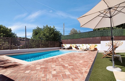 Sao Bras de Alportel Wohnung | Private Refuge in a Quiet Area with Shared Pool