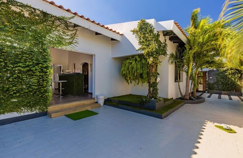 Moko Villa | Private RetreatPoolSpaBBQKitchen10 min>Beach