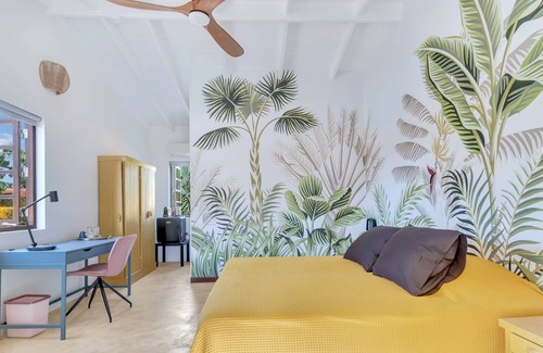 Kralendijk Haus | Private room with patio view - Boutique Hotel Wanapa