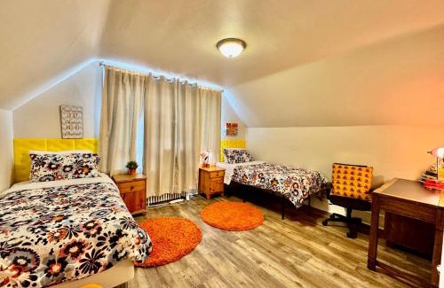 Rainier Valley Haus | Private room with two twin beds air conditioning and shared bathrooms located near SeaTac Airport and Downtown Seattle