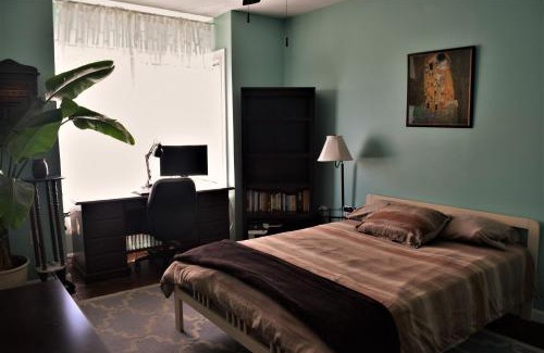 Eagle Hill Haus | Private Rooms, Shared Bath in a Private Home Minutes From Logan Airport